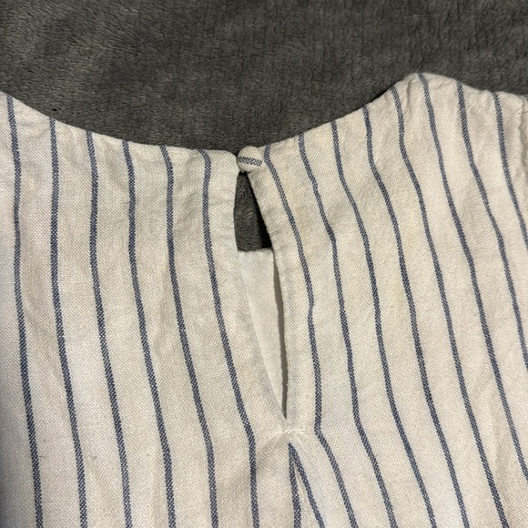 Gorgeous white linen blend shell tank top with denim blue vertical stripes. - Picture 5 of 5